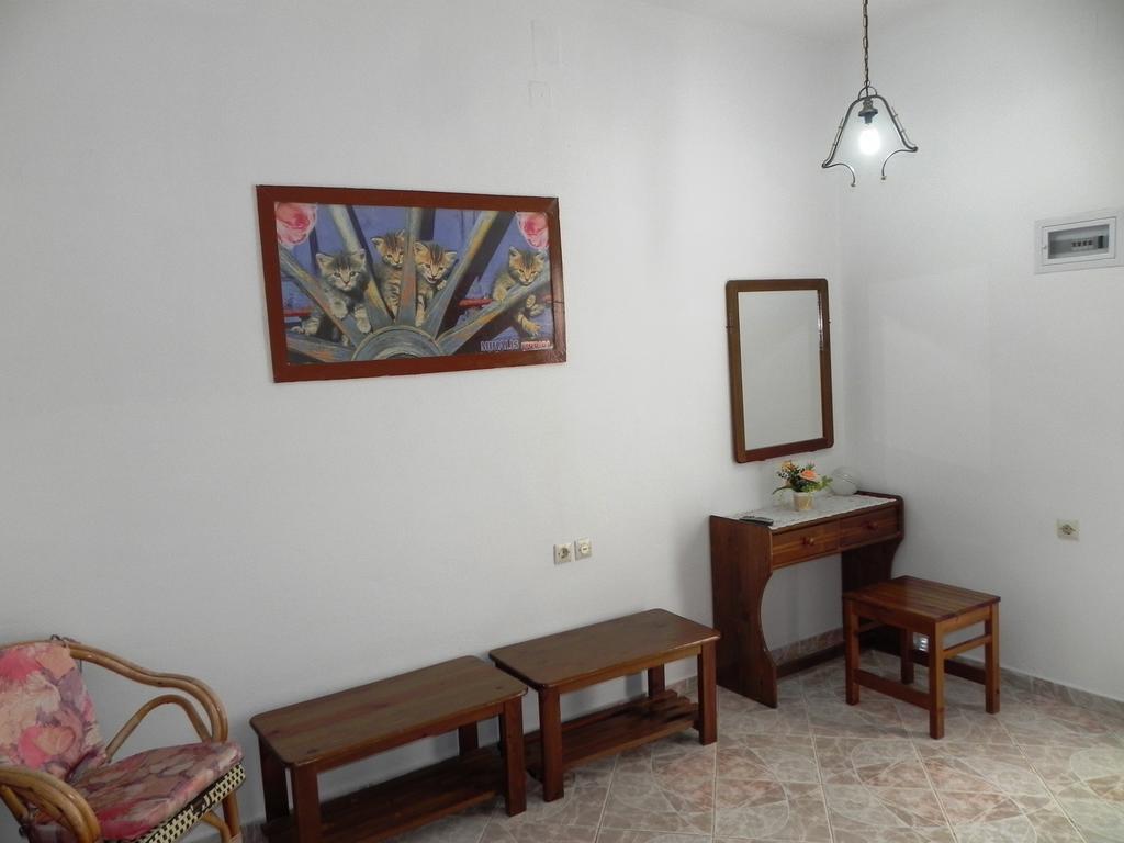 Mihalis Studios Lakki  Phòng bức ảnh